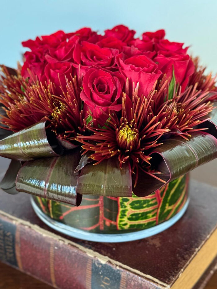Rose Arrangements in a glass Pot