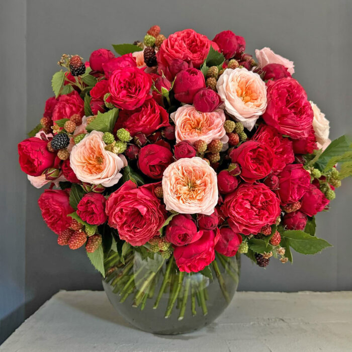 Stunning Red and Pink Flower Arrangements of Roses