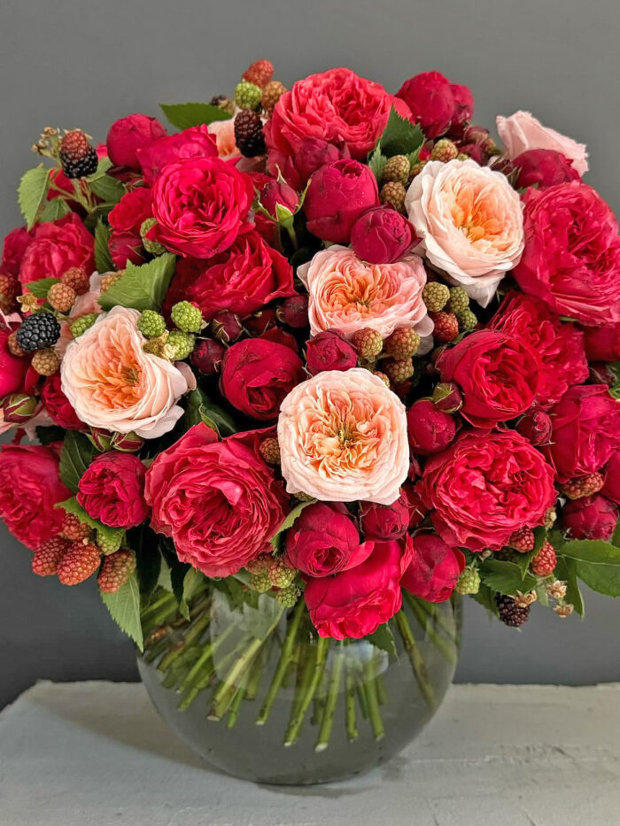 Stunning Red and Pink Flower Arrangements of Roses