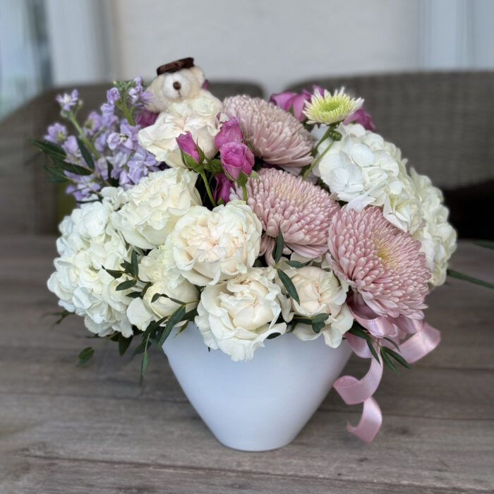 flower arrangement with Teddy Bear in Roses