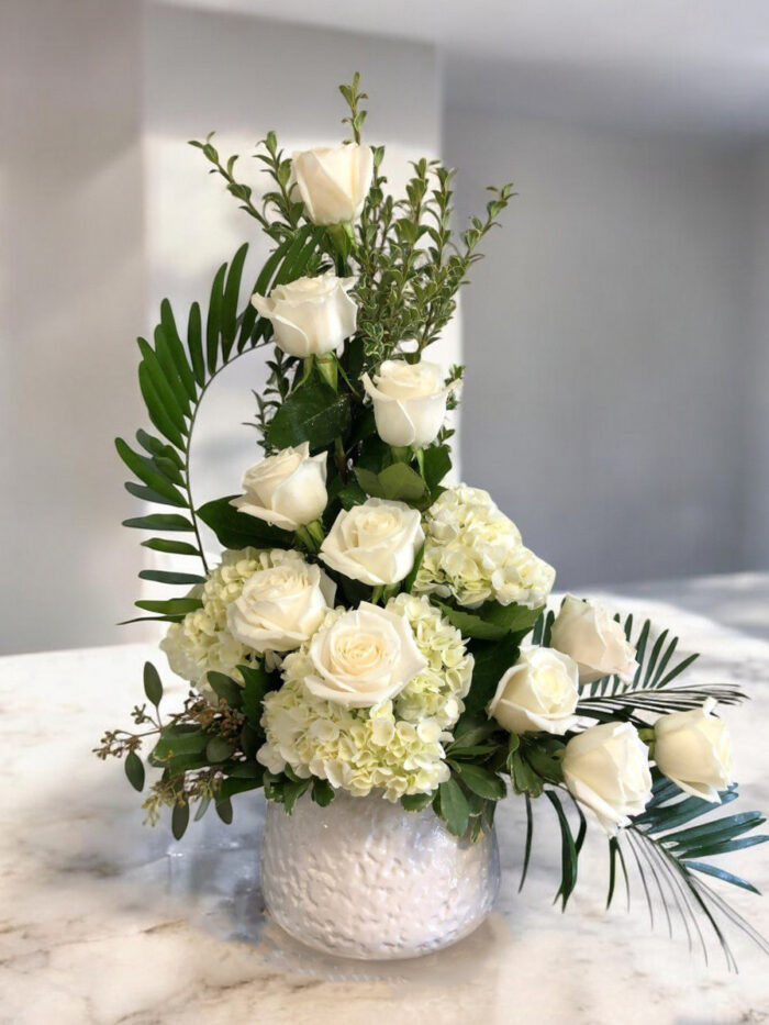 White Swan : Flower arrangements with White roses and White hydrangeas