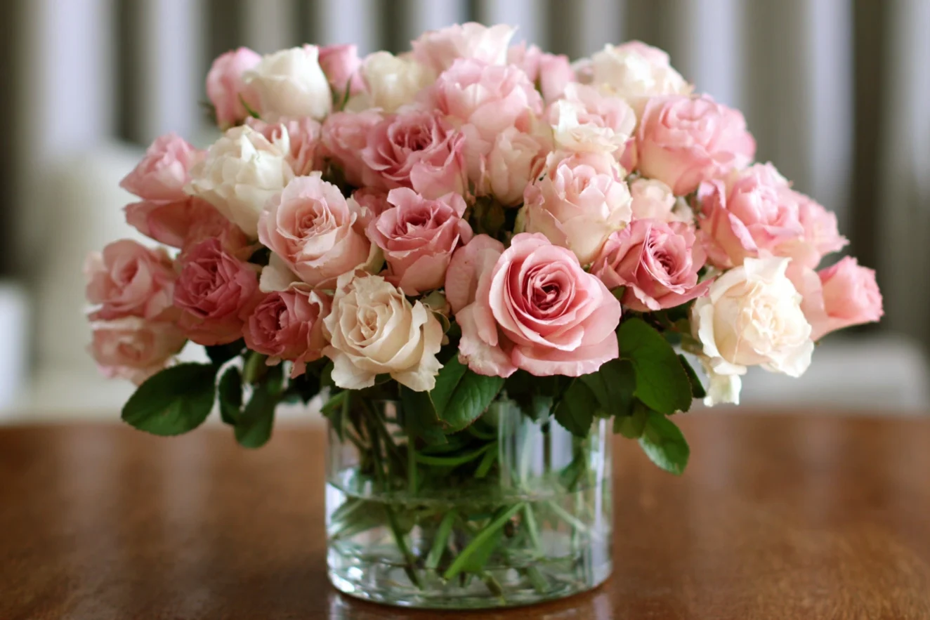 roses_arrangement_as_for_a_new_baby_gift